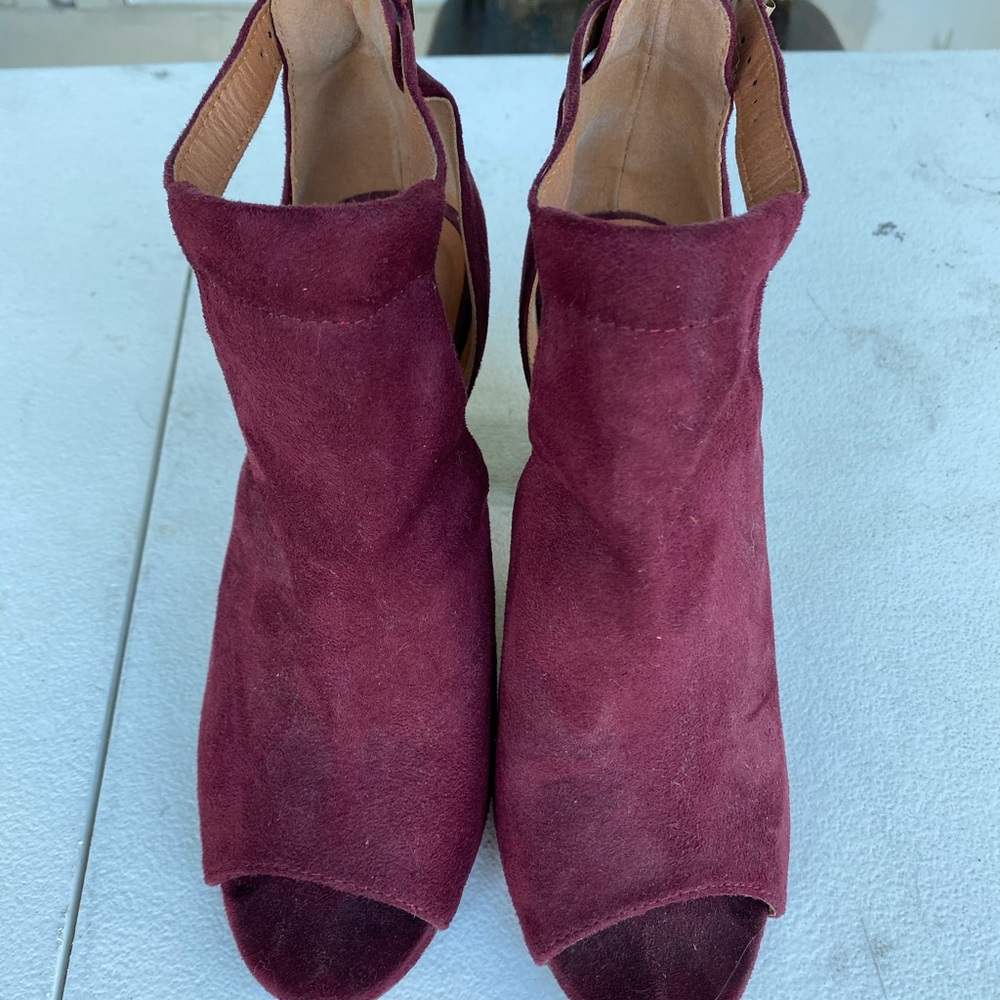 Maroon opened toe bootie - Picture 2 of 2